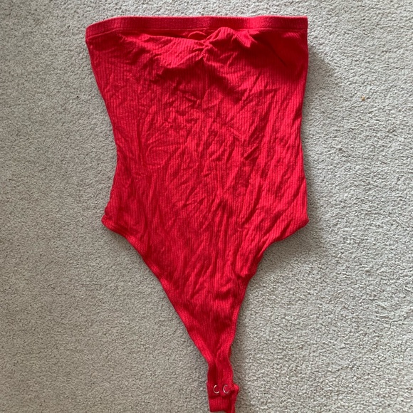 Red body suits - Picture 2 of 2